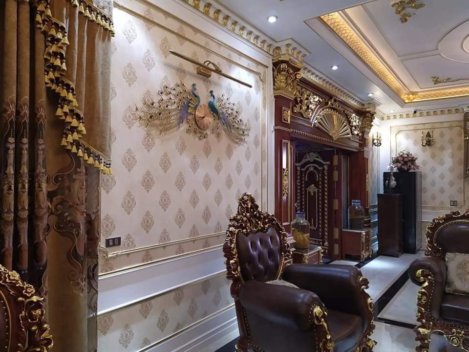 Thi công phào chỉ và giấy dán tường